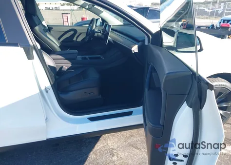 2022 Tesla Model Y Long Range Dual Motor All-Wheel Drive z USA, uszkodzony, nr VIN 7SAYGDEE9NF385502